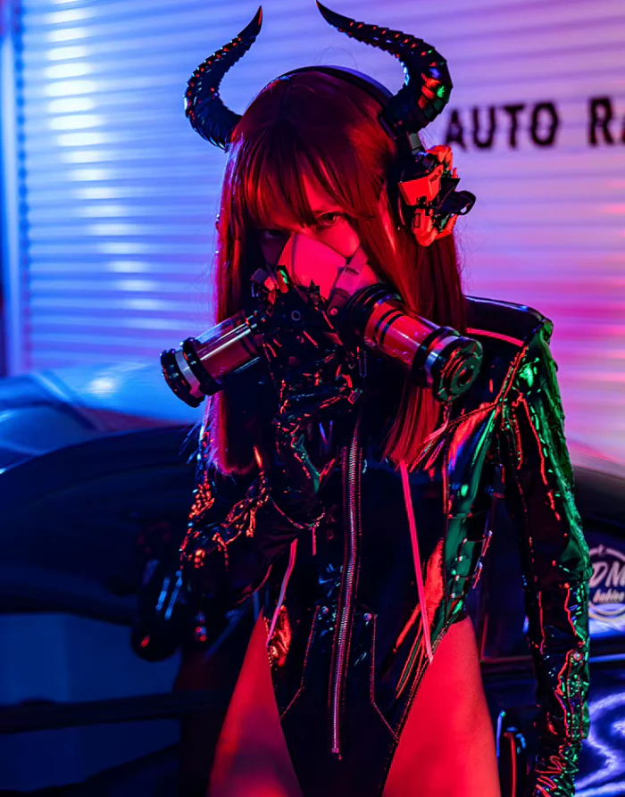 Cyberpunk Gas Mask Tubes - Image 5