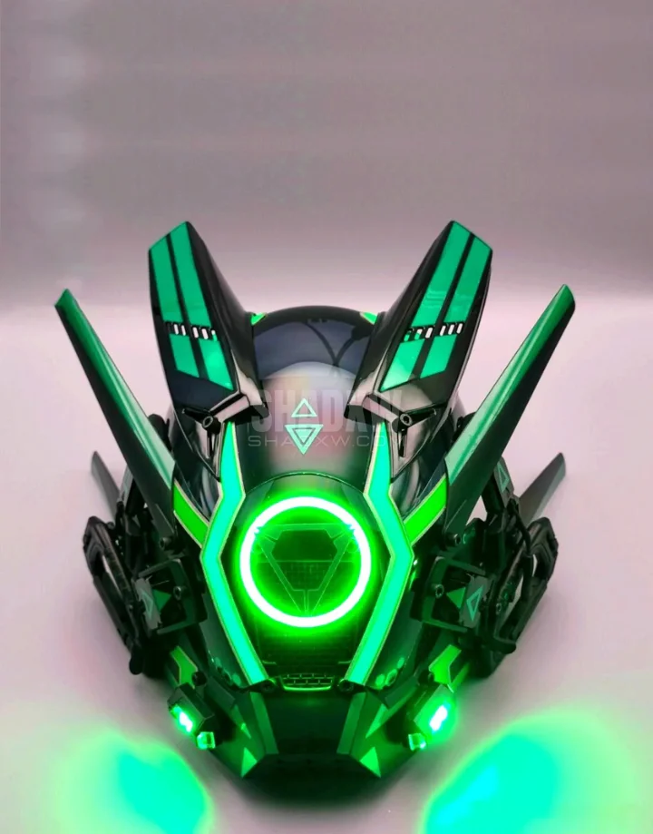 Futuristic Cool Helmet - Image 3