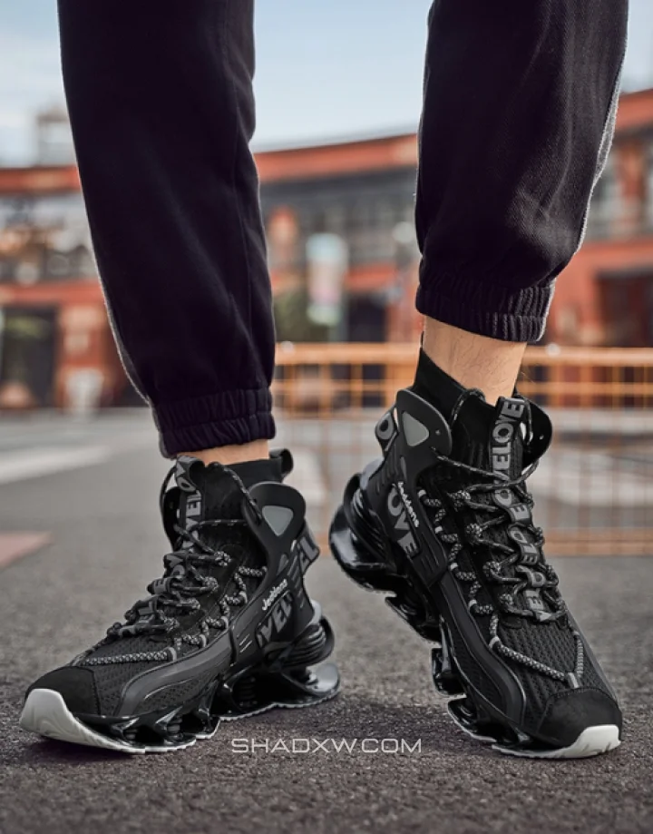 Futuristic sneakers - Image 2