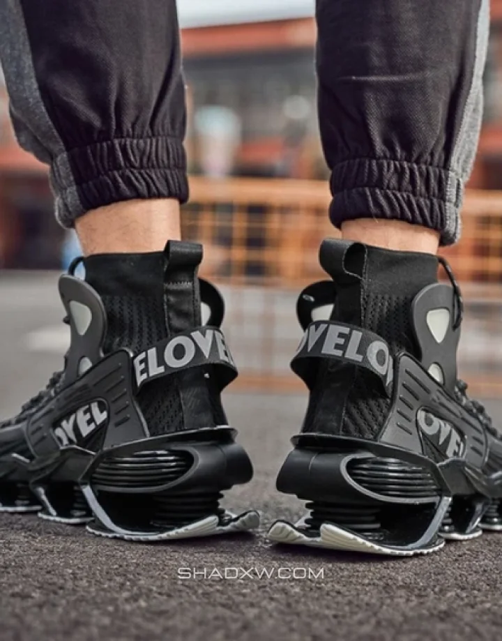 Futuristic sneakers - Image 3