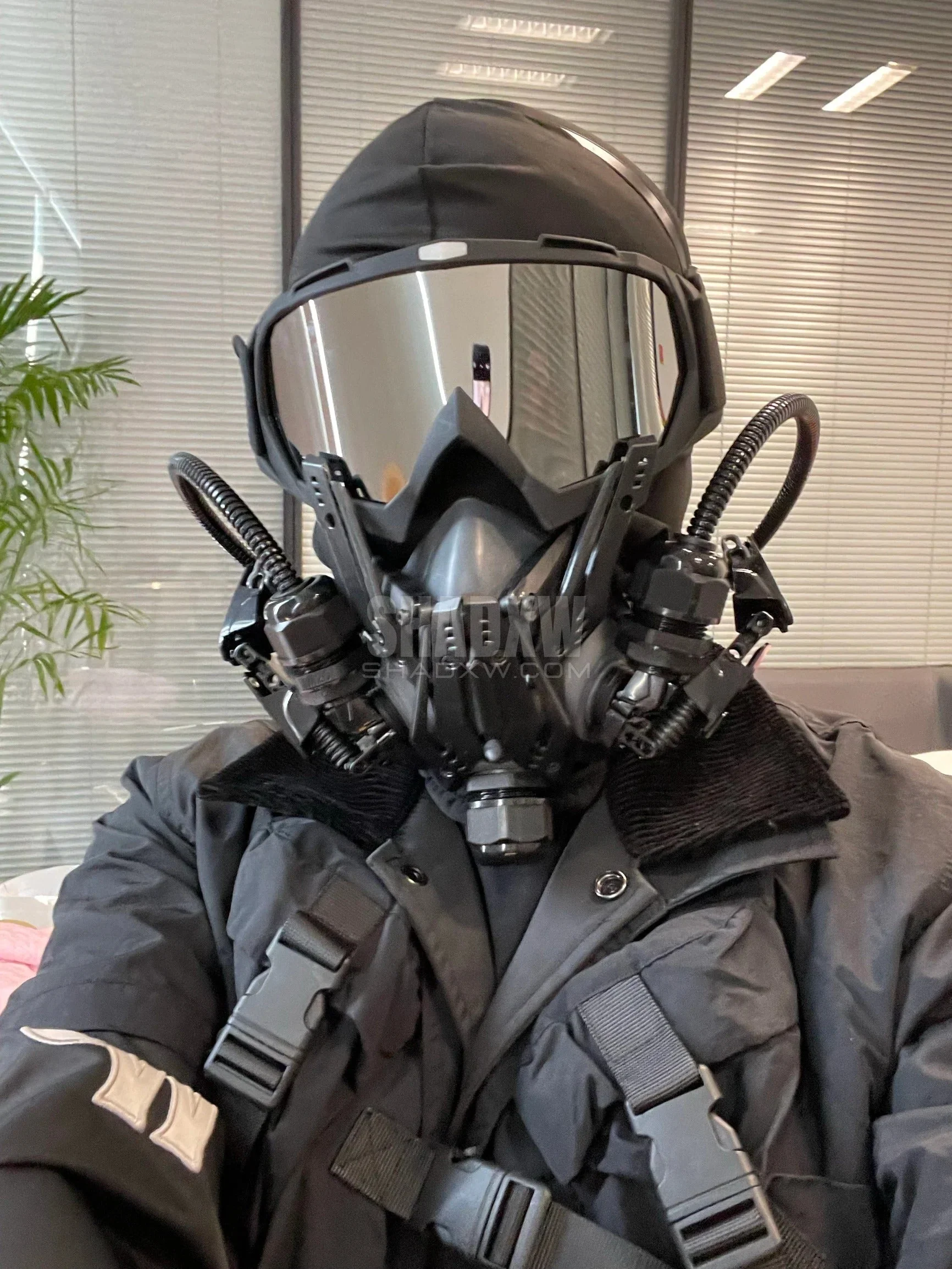 Half Cyberpunk Helmet - Image 2